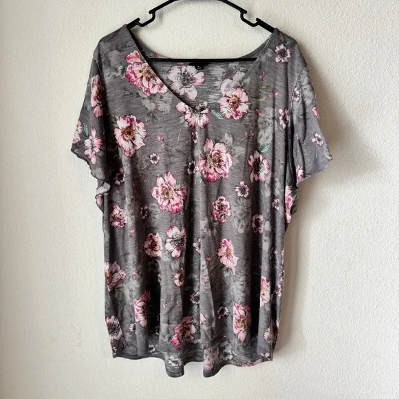 Torrid Womens Plus Size 4 Grey Pink Floral Slub Jersey V-Neck Short Sleeve Tee - Picture 2 of 5